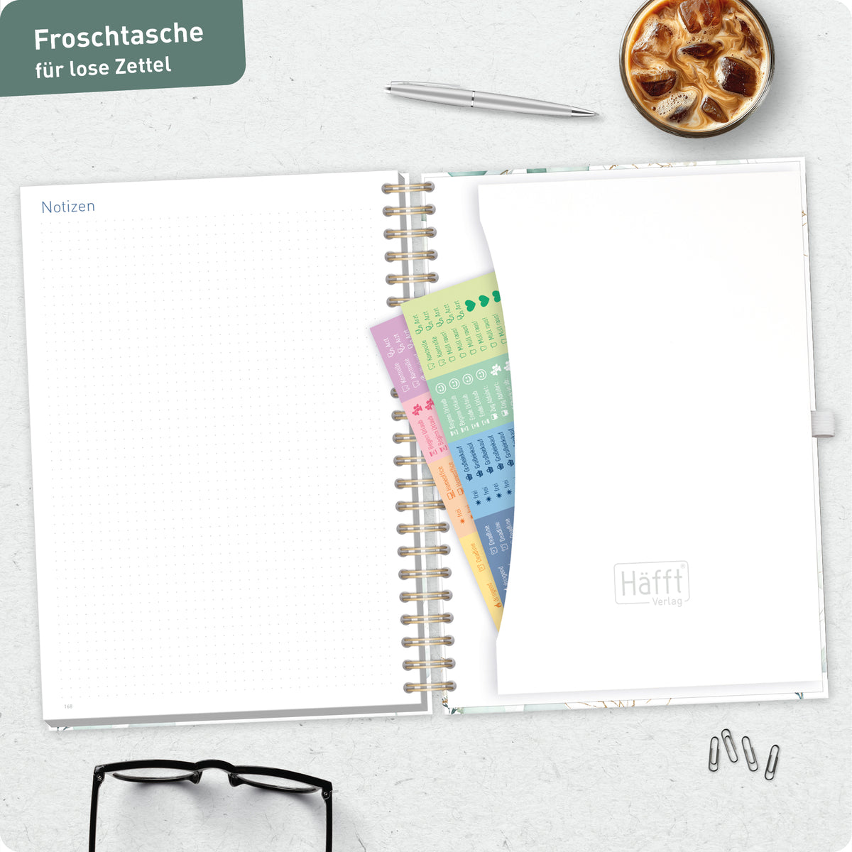 Einstecktasche & Sticker von Häfft Business-Timer Kalender 2027 A4 - Planer im Motiv „Blattgold“.