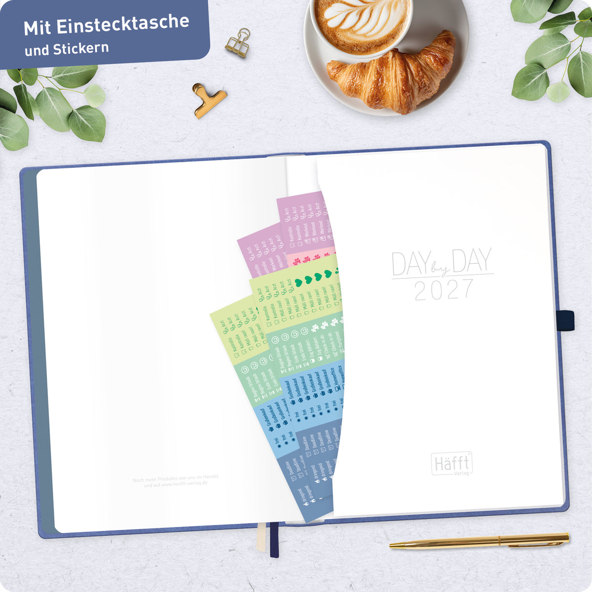 Tagesplanung im Detail von Häfft Organizer Day by Day Maxi Tageskalender 2027 A4+ im Motiv „Business Blue“.