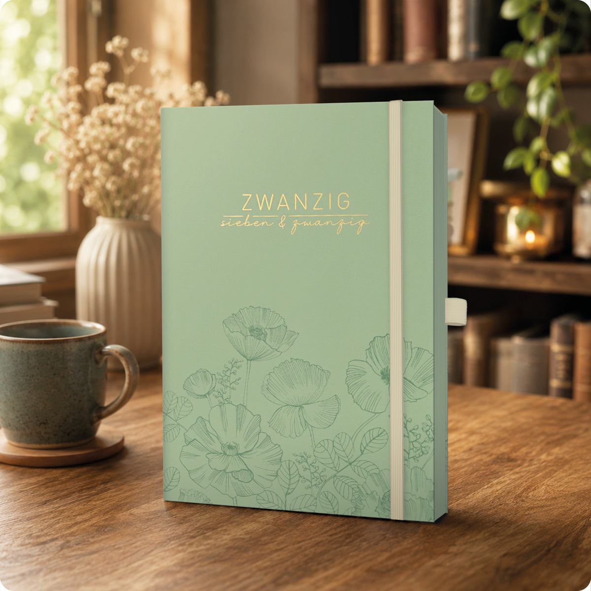 Lifestyle-Ansicht von Häfft Business-Timer Deluxe Kalender 2027 A5 im Motiv „Green Poppy“ im Einsatz.