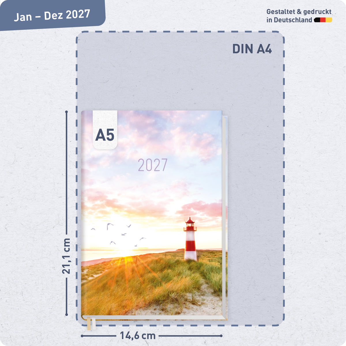 Format- und Größenansicht von Häfft Chäff-Timer Classic 2027 A5 Terminkalender im Motiv „Leuchtturm“.