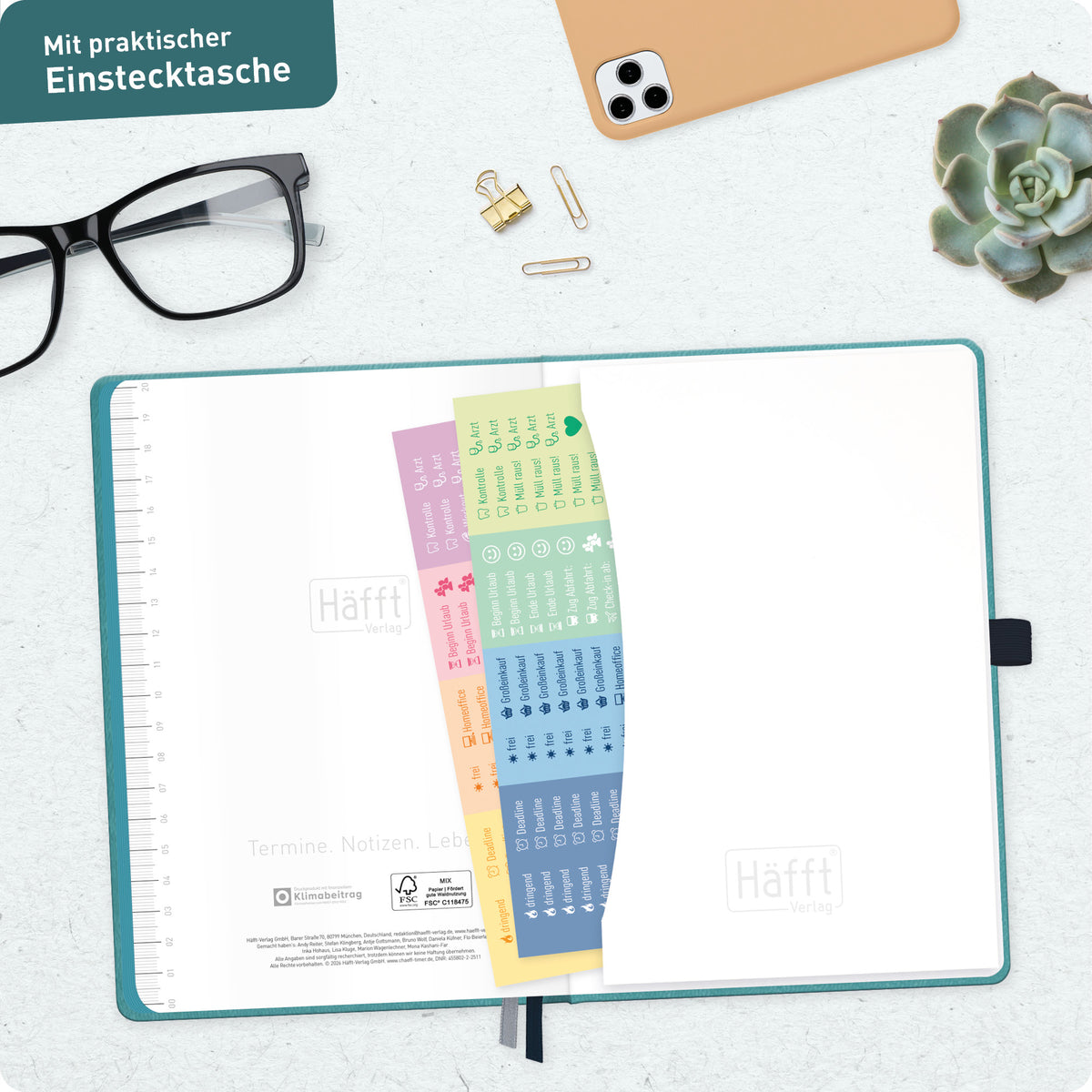 Planung im Detail von Häfft Chäff-Timer Deluxe Kalender 2027 A5 Wochenplaner im Motiv „Hellpetrol“.