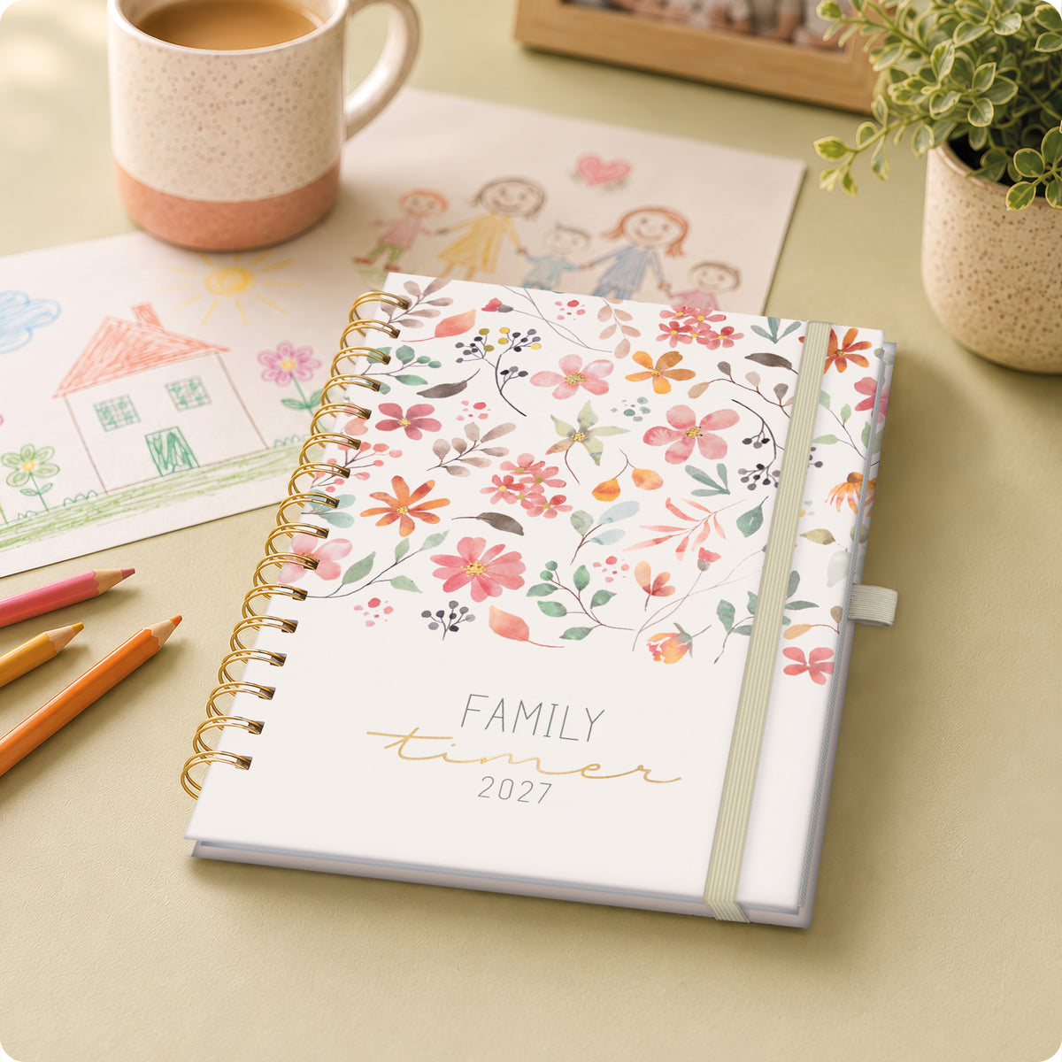 Lifestyle-Ansicht von Häfft Family-Timer Deluxe Familienkalender 2027 im Motiv „Wild Blossoms“ im Einsatz.